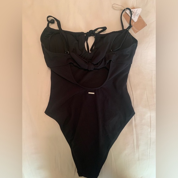 Berlook - Black Cut Out Backless One-Piece Swimsuit - Picture 4 of 10